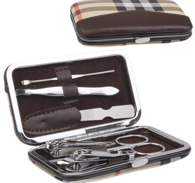 <?xml version="1.0" encoding="utf-8"?> <!DOCTYPE html PUBLIC "-//W3C//DTD XHTML 1.0 Transitional//EN" "http://www.w3.org/TR/xhtml1/DTD/xhtml1-transitional.dtd"> <html lang="en" xml_lang="en"> <head> <title>Untitled document</title> <meta http-equiv="Content-Type" content="text/html; charset=utf-8" /> </head> <body> <h3>Overview :<br /></h3> <strong>1)</strong> 6pcs <em><strong>manicure set <br /></strong></em><br /><strong>2)</strong> Includes <strong><u>finger nail nipper</u>